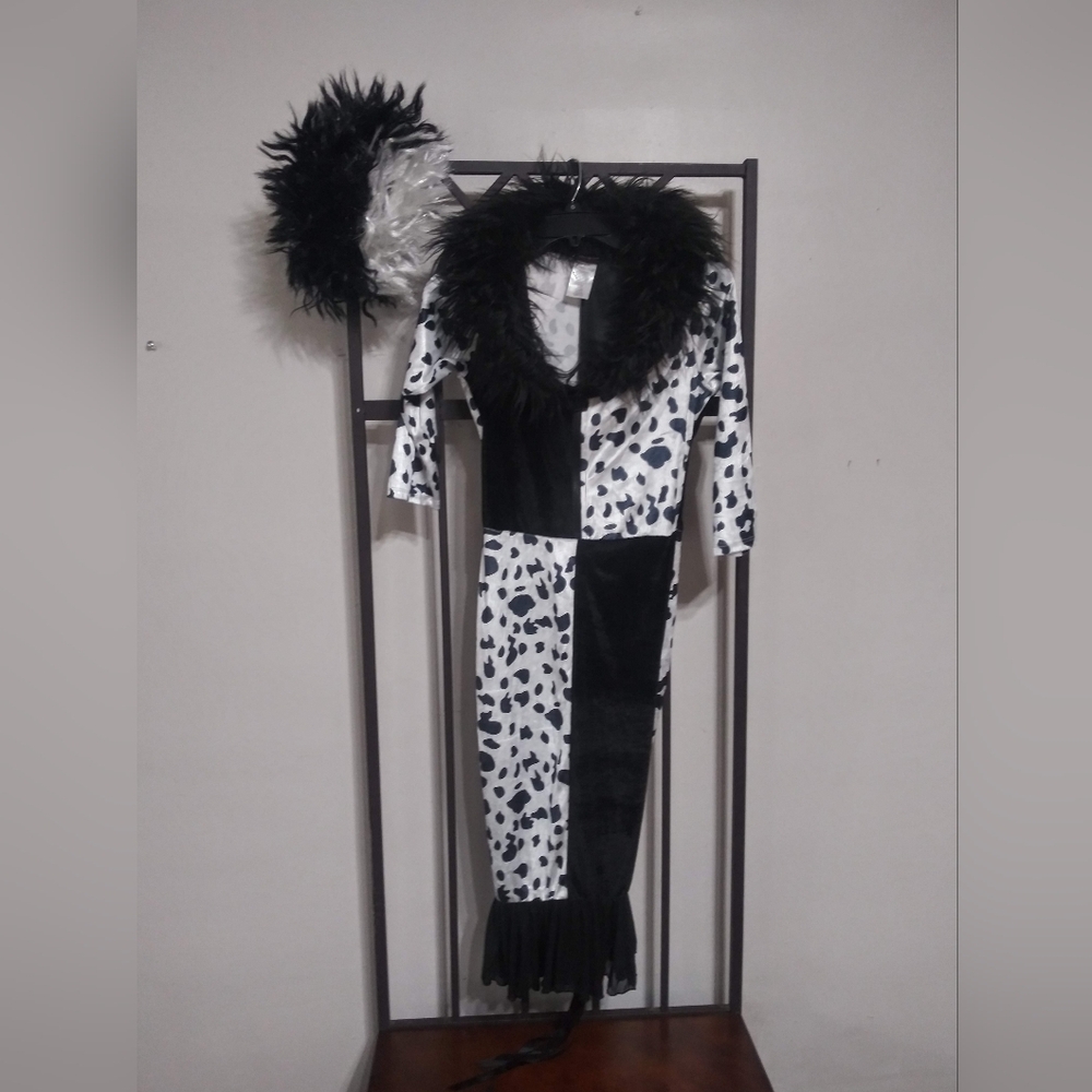 Chela Deville Costume